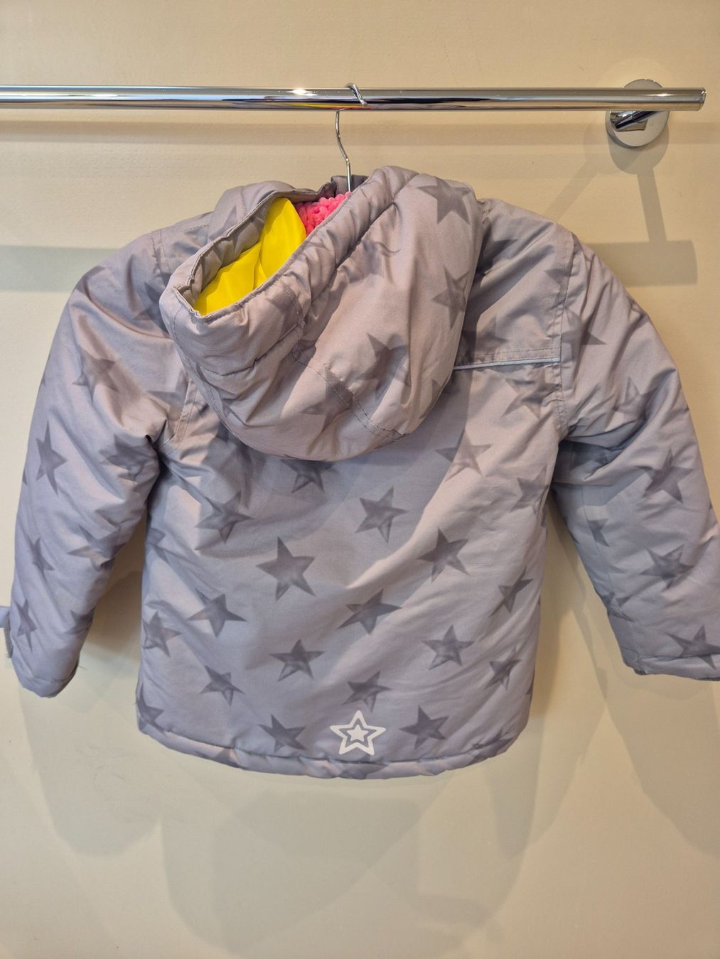 Giacche & Cappotti: Winterjacke grau mit Sternen, Gr. 116 – Usato da Dietikon venduto da grafad 1