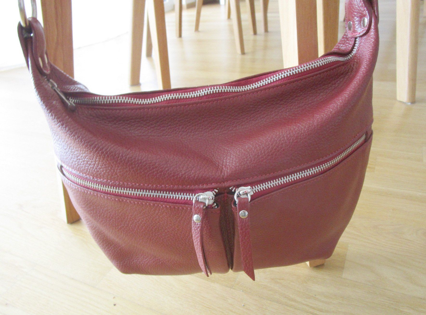 Borse da donna: Rote Moon Bag Lederumhängetasche – Usato da Luterbach venduto da Evbu 3