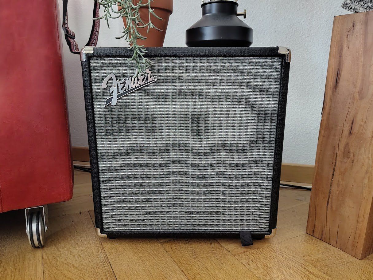 Fender Amplificateurs: Fender Rumble 25 - Bass Verstärker – D'occasion à Basel par aophkes