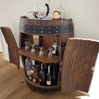 Bar-Schrank aus Holzfass halbrund rustikaler Zustand