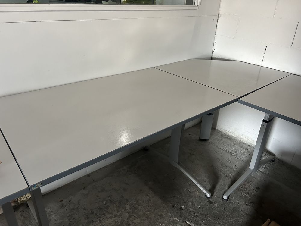 Scrivanie: Bureaux Lista + angles  – Usato da Crissier venduto da AtelierDeuxSantos