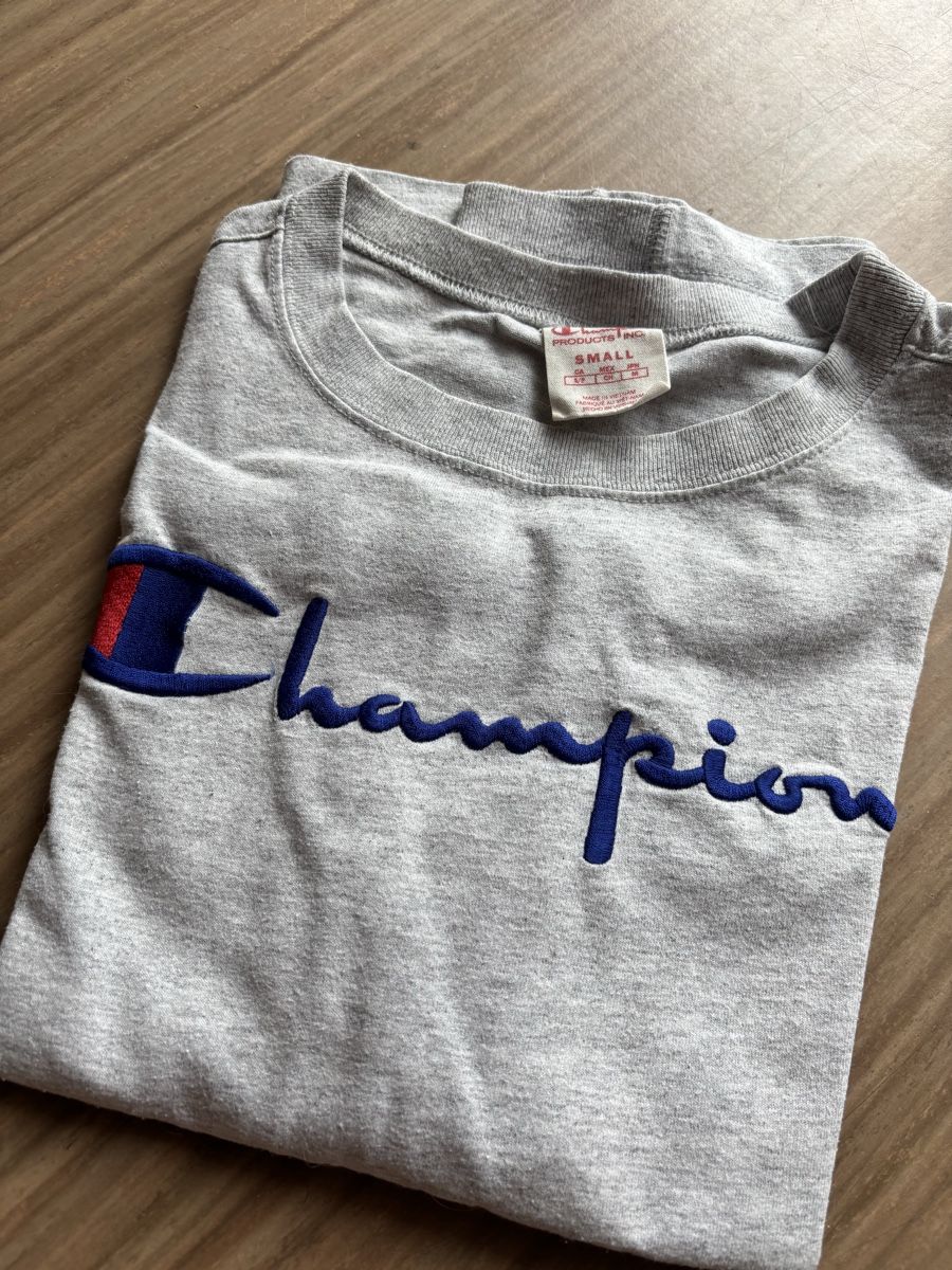Champion T-shirt: T-shirt Champion gris – Nuovo (secondo la descrizione) da Granges VS venduto da Oliviaaaaaa 1