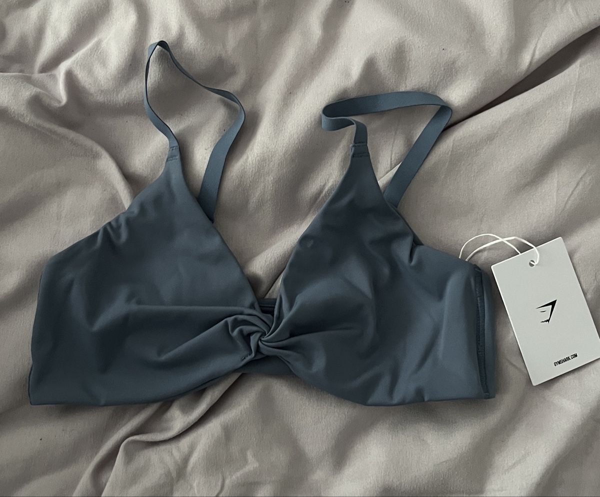 Gymshark Top: Gymshark Elevate twist front Bra in S Neu – Nuovo (secondo la descrizione) da Herisau venduto da dav_7zn2 1