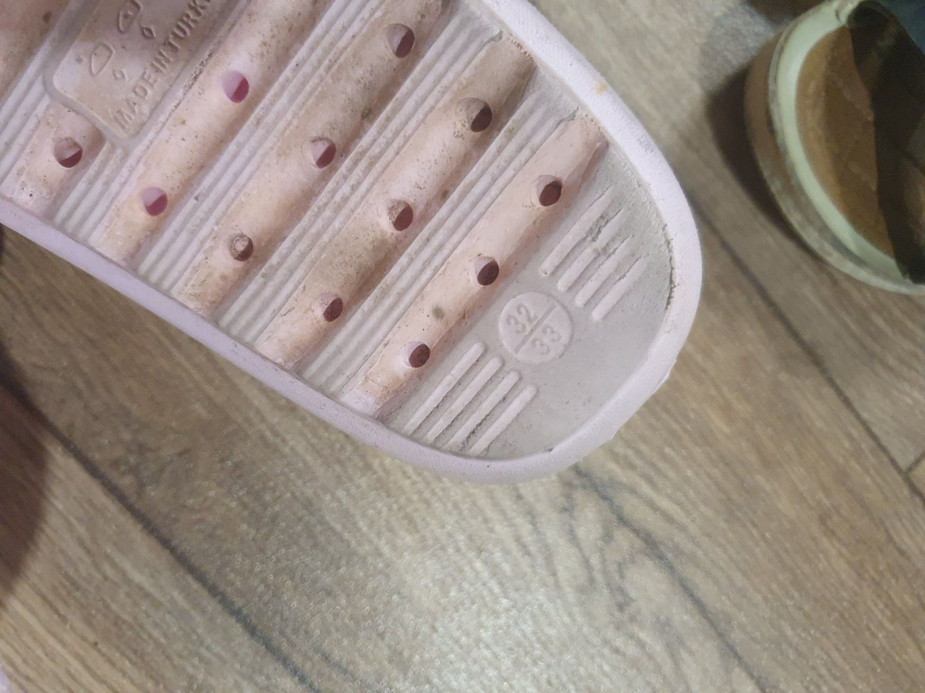 Scarpe per ragazzi: Hausschuhe Flip Flop Kinder Slipper 32 33 – Usato da Zürich venduto da Alibaba1234 2