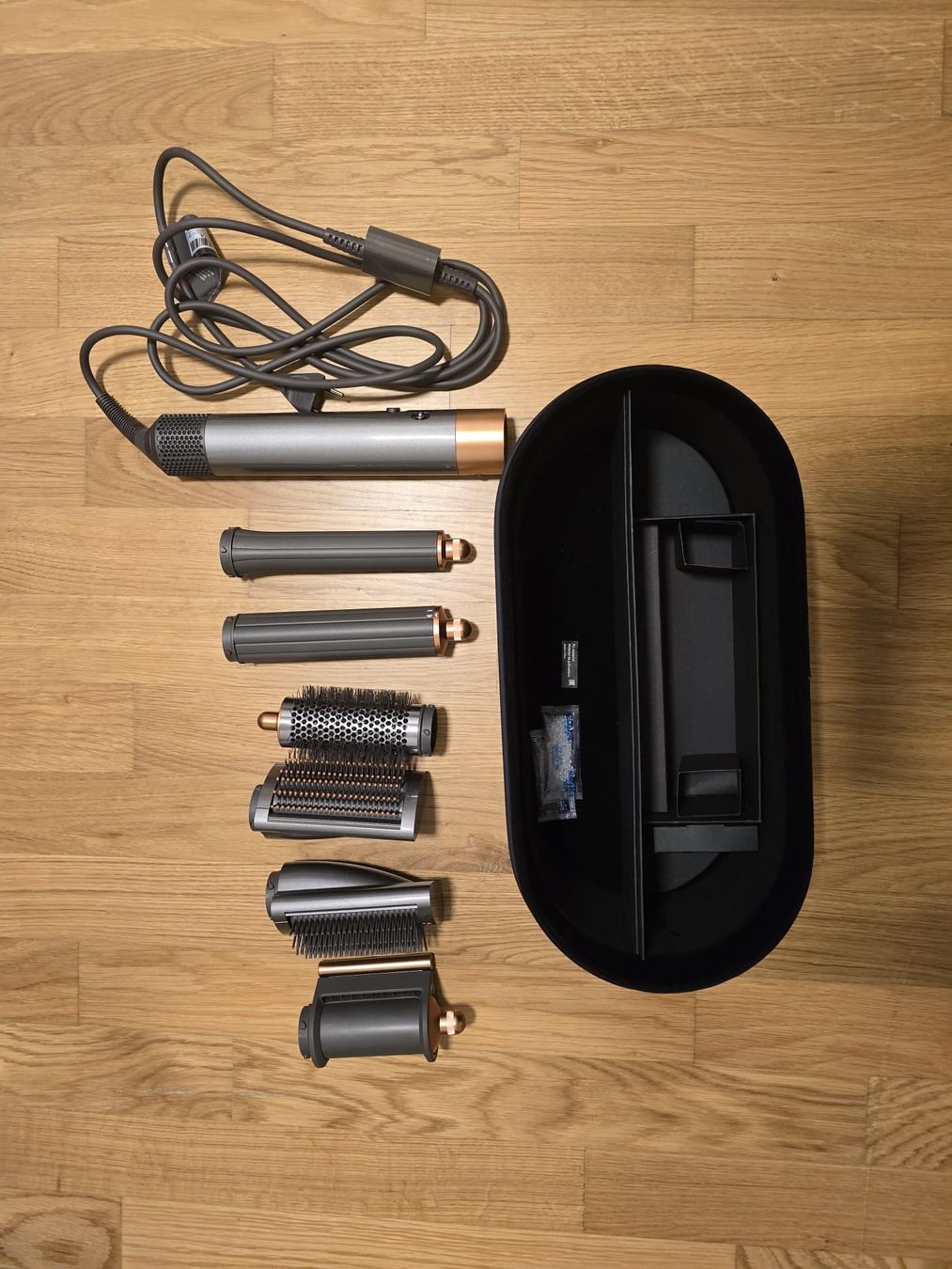 Dyson Asciugacapelli: Dyson Airwrap Complete Long gebraucht mit Zubehör  – Usato da Cham venduto da Ford-021 4
