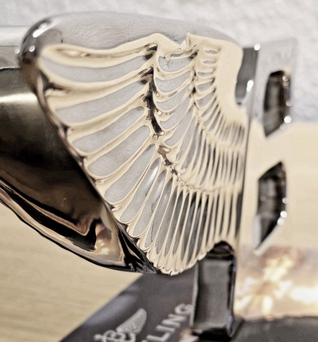 Tutte le decorazioni: ORIGINAL BREITLING FLYING B BENTLEY AUS METALL – Usato da Winterthur venduto da Navitimer 7