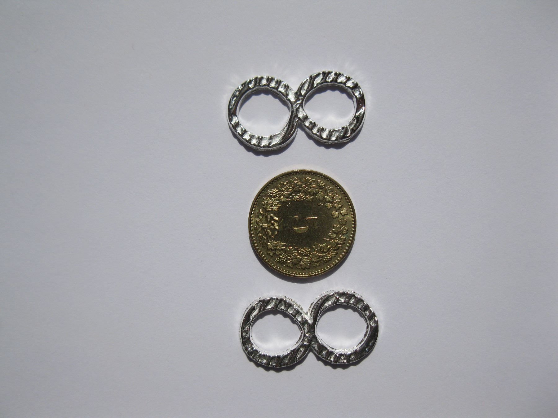 Perle (finte): 4 Verbinder versilbert, 23x12mm – Nuovo e nell'imballaggio originale da St. Margarethen TG venduto da LuanaKa 1