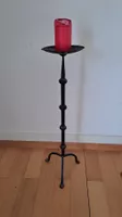 Hoher massiver Kerzenständer