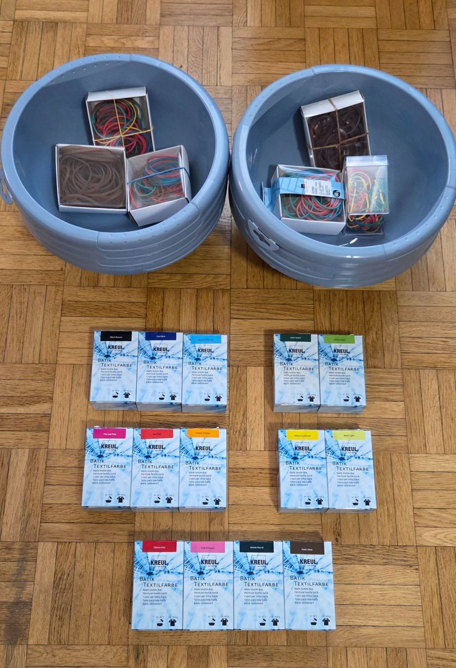 Farben: KREUL Batik Textilfarben Set – Gebraucht aus Brüttisellen von ruebli-fan13