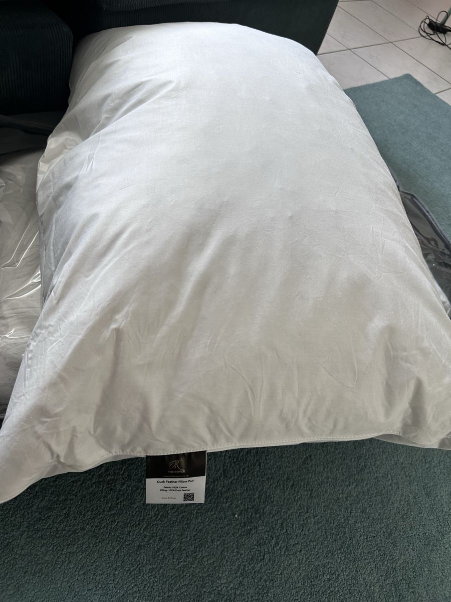 Cuscini: Duck Feather Pillow Pair New In Bag – Nuovo e nell'imballaggio originale da Winterthur venduto da snq
