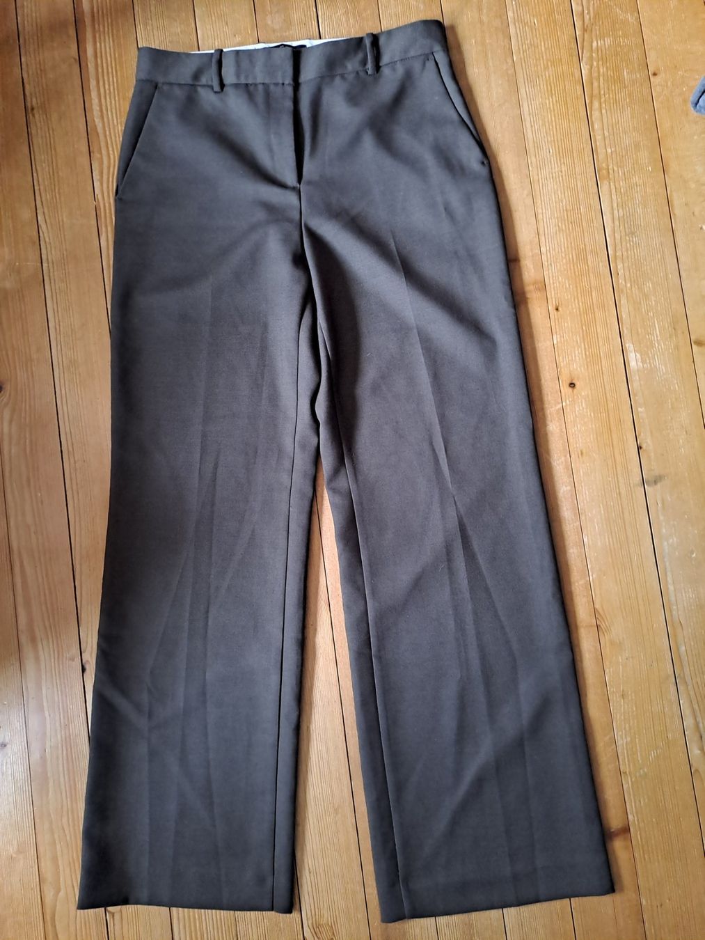 Zara Pantaloni: Hose Zara oliv Gr. M – Usato da Engelberg venduto da ollinseaotter