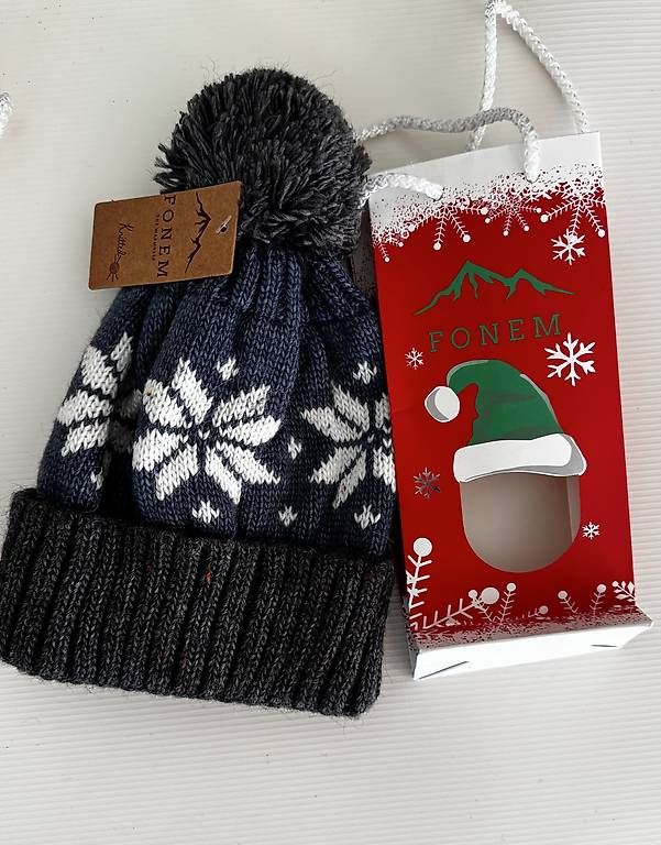 Copricapi, berretti & cappellini: Winter Strickmütze im Geschenkkarton 15.- – Usato da Bellach venduto da RuJewelry 3