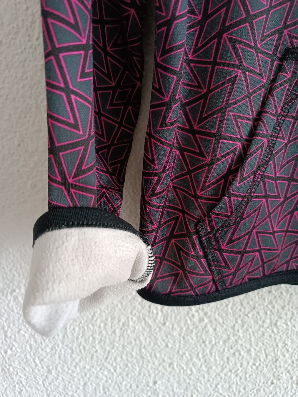 Under Armour Maglioni & Felpe: Pullover Gr 116/122 Under Armour / Sport  – Usato da Binz venduto da julijuli 6