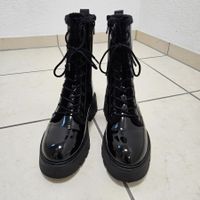 Boots in schwarzem Lack, Grösse 37, gefüttert, wie Neu