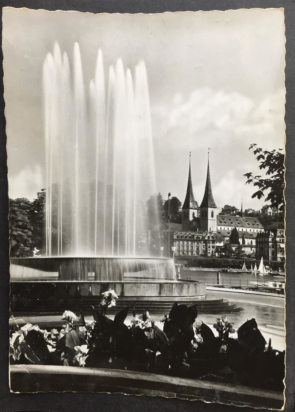 Cartoline postali: LUZERN Wagenbachbrunnen mit Hofkirche – Usato da Jona venduto da philajona