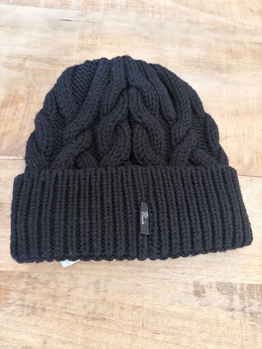 Moncler Altro in  Abbigliamento & Accessori: Moncler Grenoble. Bonnet en Maille Torsadée  – Usato da Crans VS venduto da yor_n5h8 1