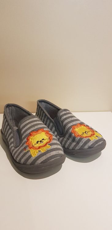 Chaussures garçon: Hausschuhe grau gestreift, Gr. 26 – D'occasion à Dietikon par grafad