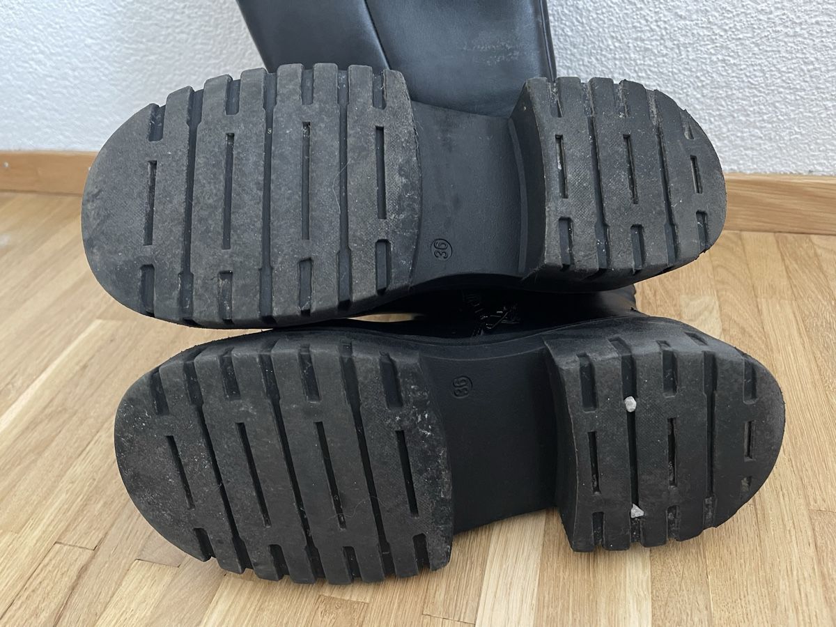 Scarpe da donna: Schwarze Winterstiefel mit Profilsohle, Grösse 36 – Usato da Stallikon venduto da oez6e 4