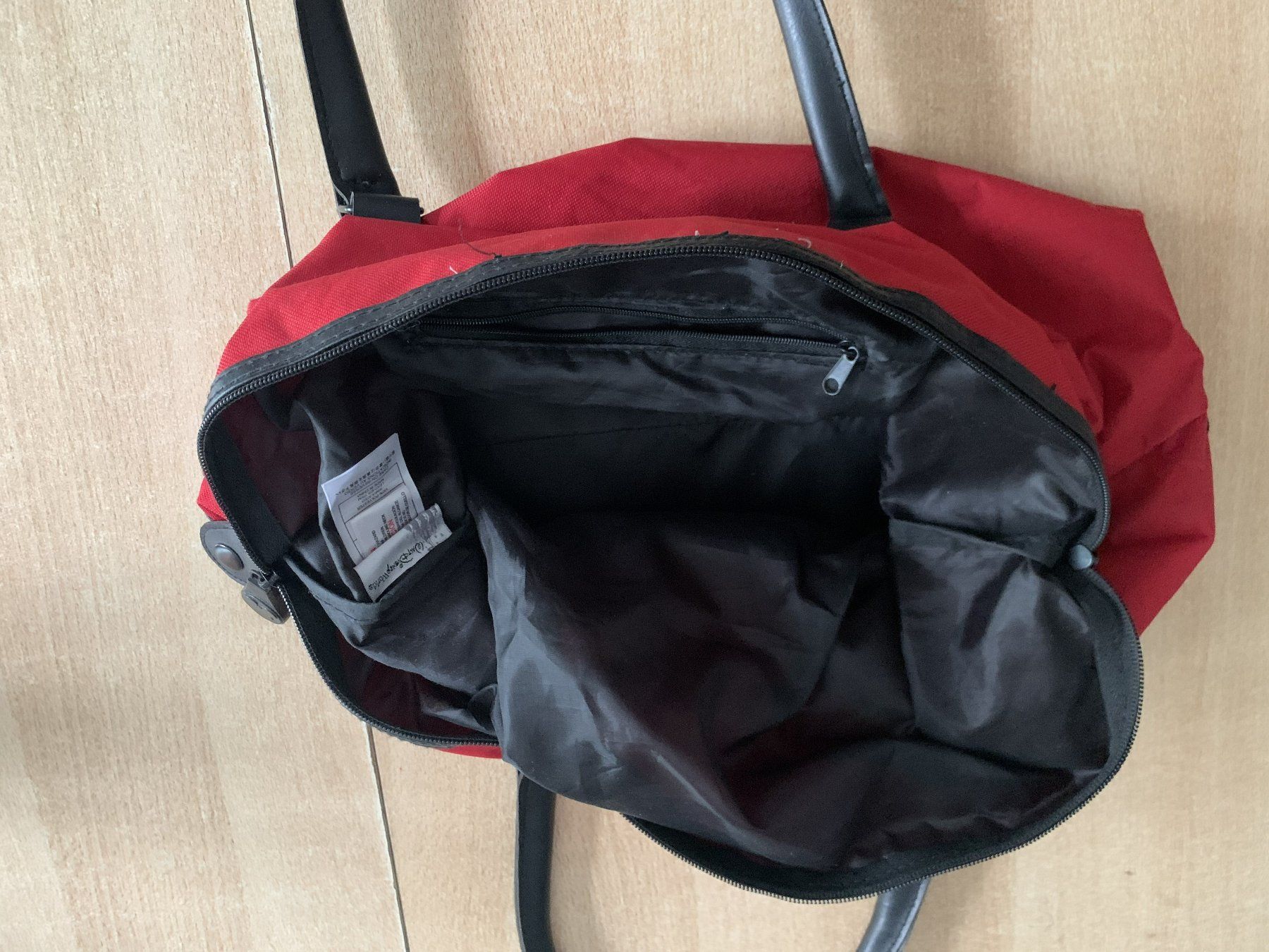 Disney Taschen: Disney World Reisetasche rot schwarz – Neu (gemäss Beschreibung) aus Reinach BL von Grolifcb 3