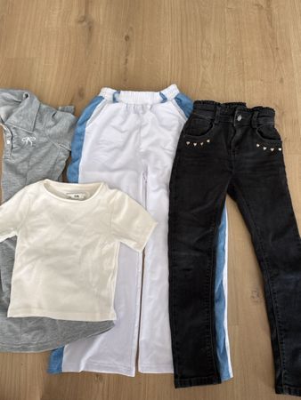 4 Kleidungstücke Grösse 128/130 / Top Zustand