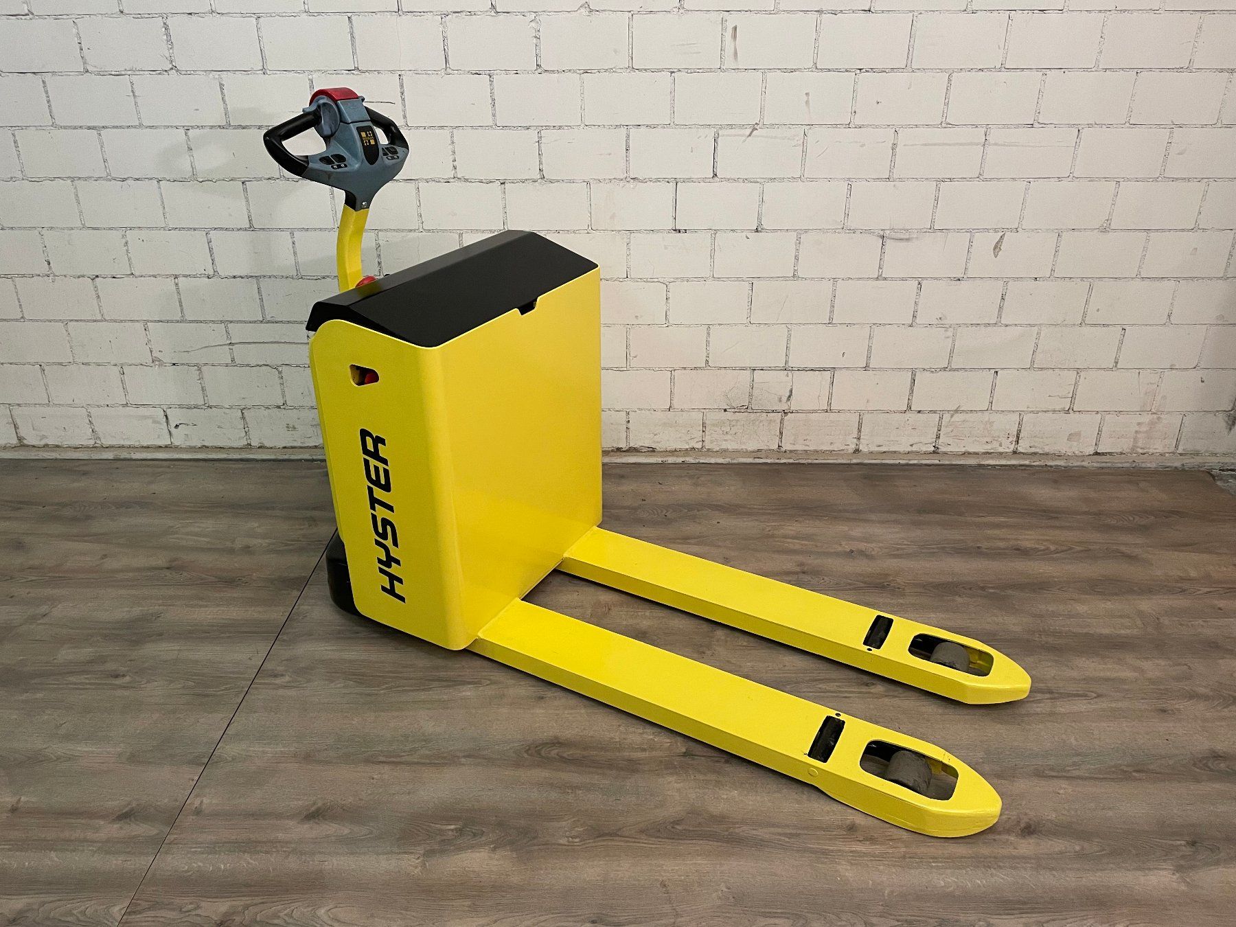 Carrelli elevatori e a forche: Hyster Stapler 2,0 Tonnen – Usato da Bettwiesen venduto da chili1