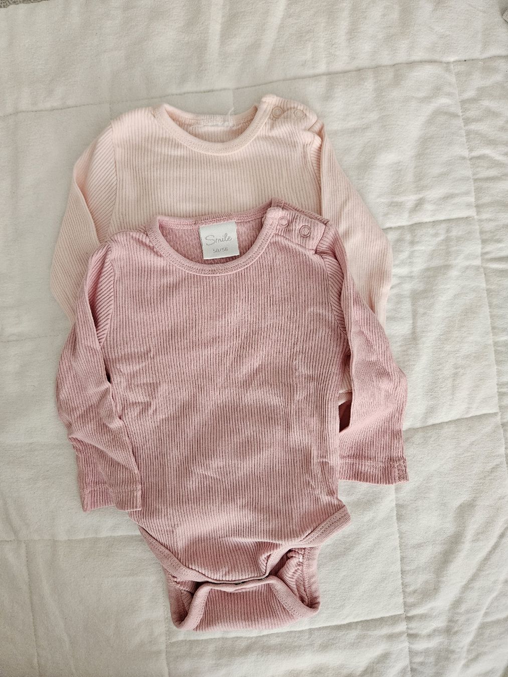 Chemises, Tops & T-shirts: Baby Long-Sleeve Bodysuit – D'occasion à Zürich par mer_jld9