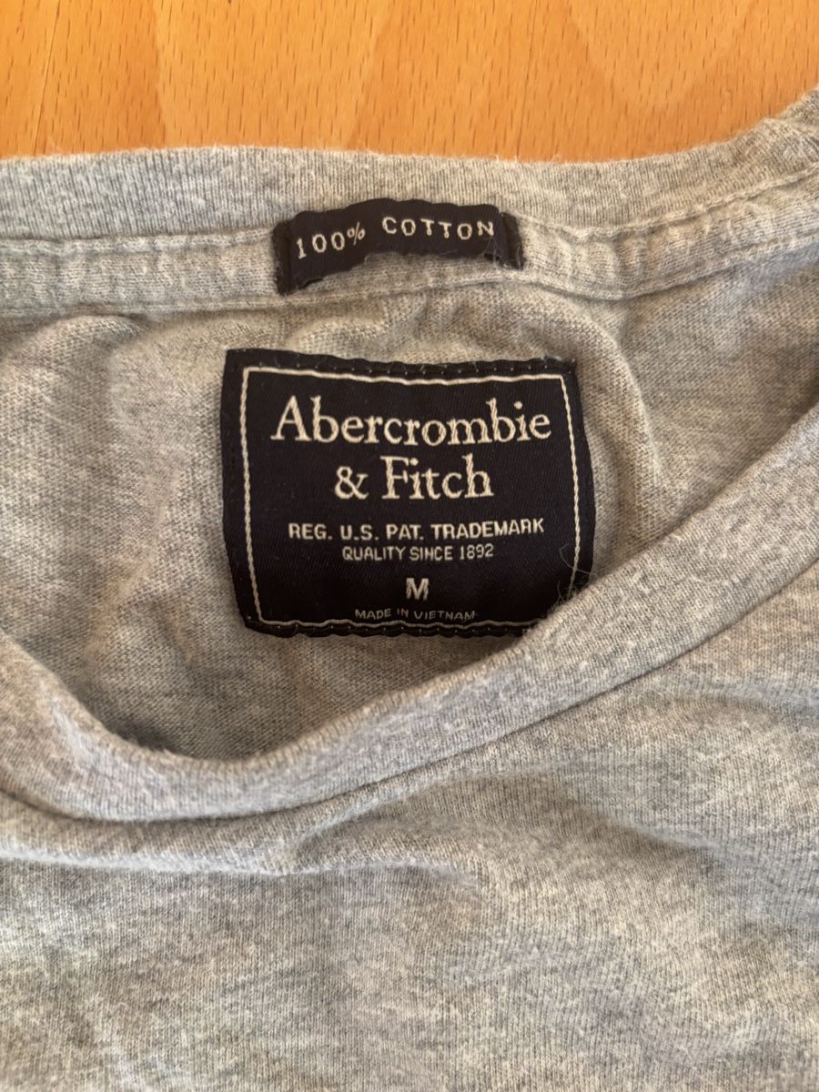 T-shirt: Abercrombie T shirt – Usato da Chexbres venduto da doe_xns6 2