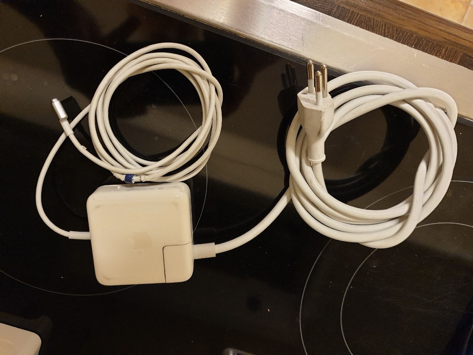 Apple Caricabatterie: Apple MagSafe 2 Power Adapter 45W A1436 22 – Usato da Ittigen venduto da Ziok187