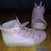 chaussure taille 26 fait de la lumière 