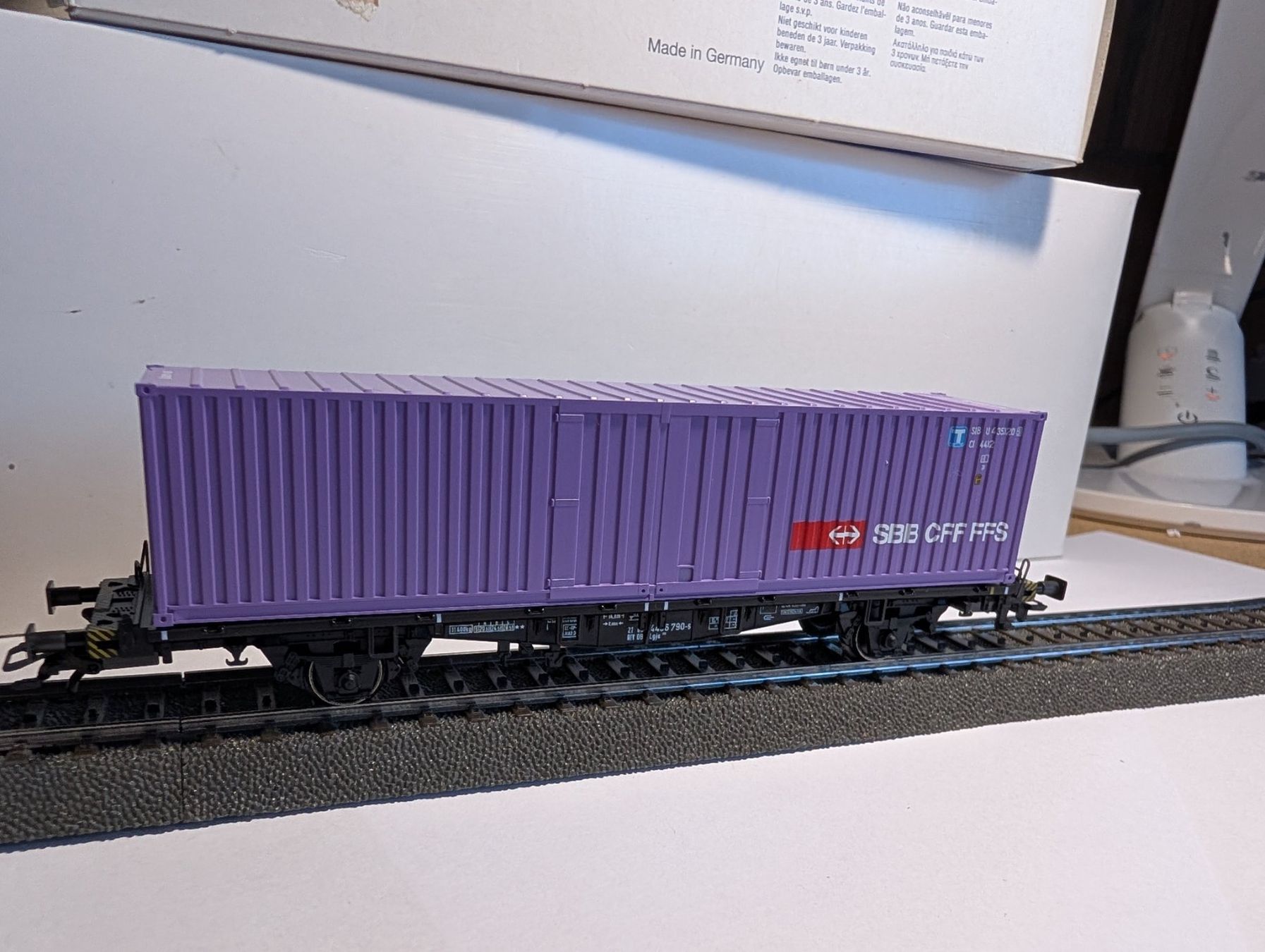 Märklin Modellini di ferrovie: Märklin HO SBB CFF FFS Güterwagen 4852 violett – Usato da Steffisburg venduto da Narzisse