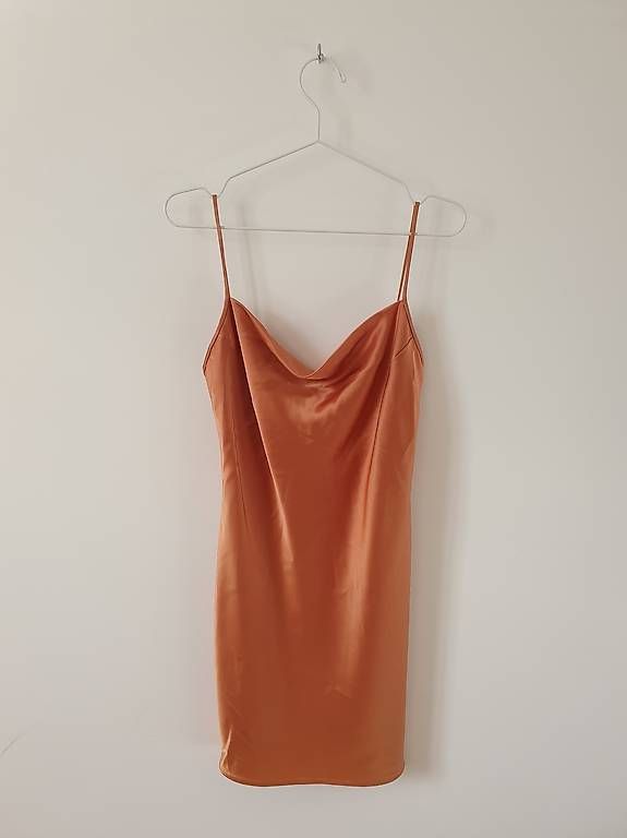 Kleider: Nanushka Satin Minikleid – Gebraucht aus Aesch BL von pusteplum 1