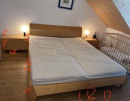 Ahornholz Bett mit zwei Nachttischen