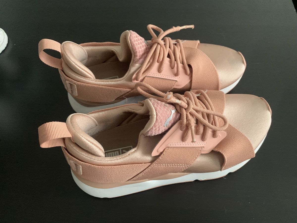 Puma Damenschuhe: Puma Turnschuhe – Defekt aus Emmen von Bgucci_girl