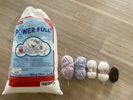Strickgarn und Füllungsmaterial