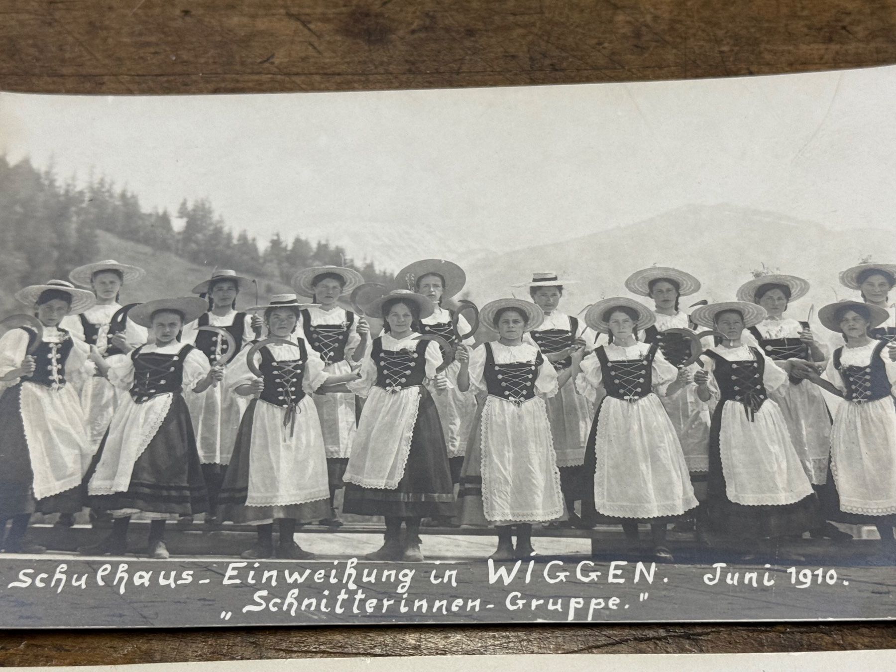 Cartoline postali: 1910 Einweihung Schulhaus WIGGEN 4 Postkarten – Usato da Bern venduto da Jwpm66 2