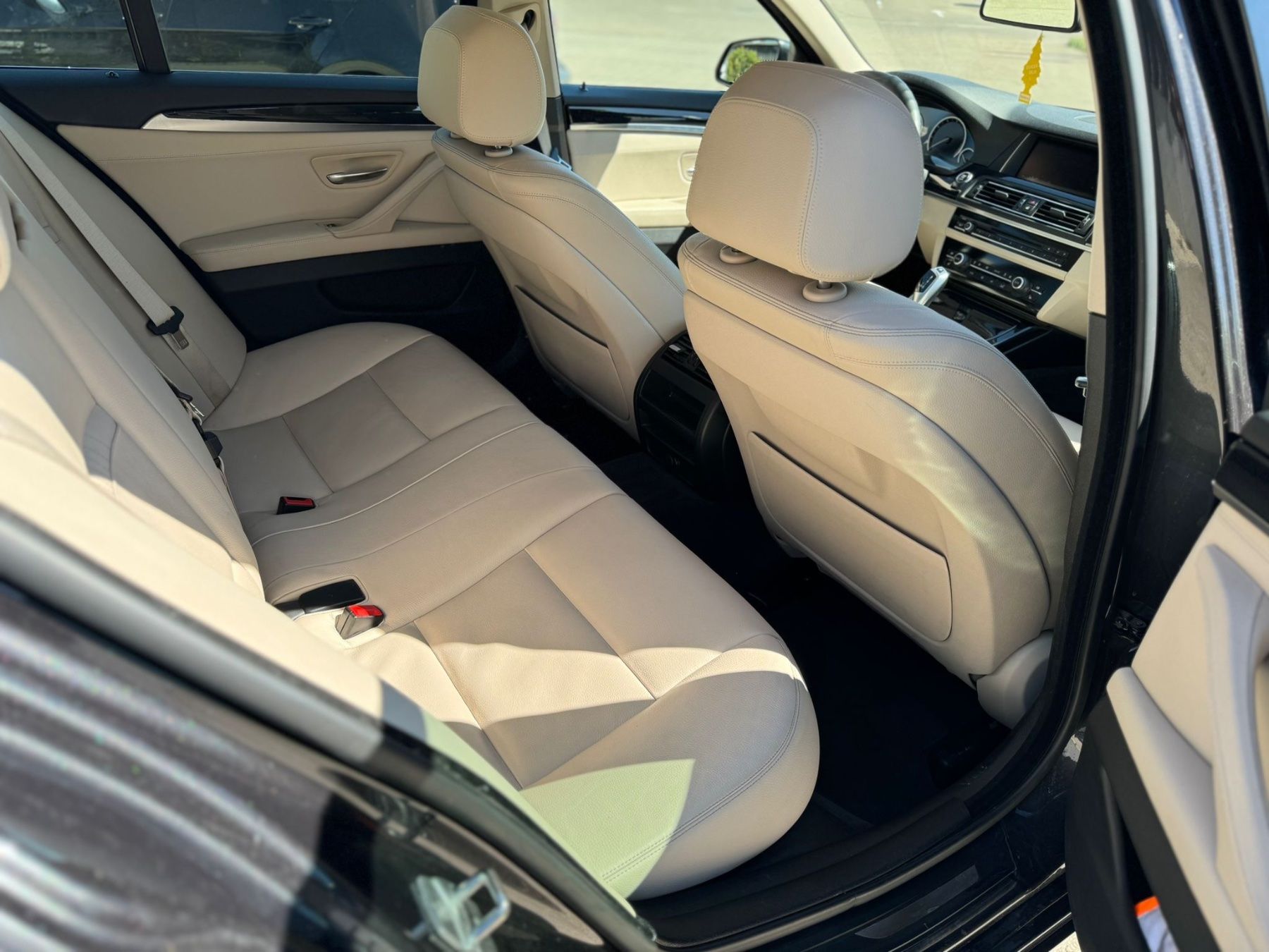 BMW Automobili: Bmw 528i – Usato da Gossau SG venduto da Nez-lim 9
