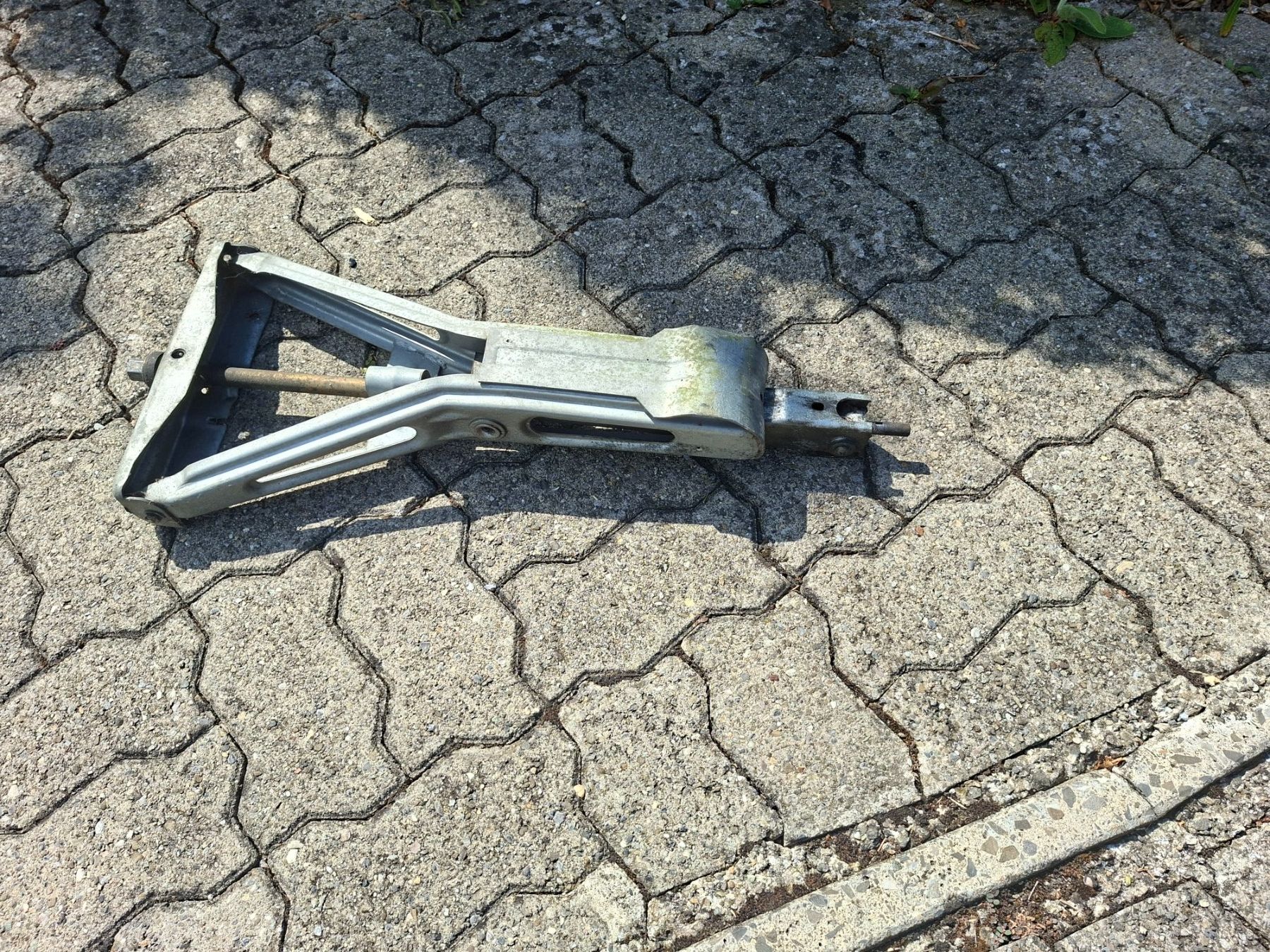 Parti ricambio per rimorchio: Stützen AL-KO – Usato da Uetendorf venduto da jumaijumai
