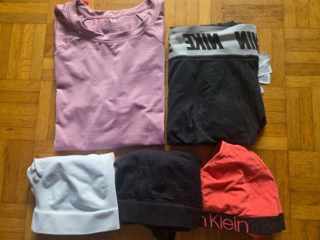 Sportkleidung Gr. S, Leggins, Shirt, BHs