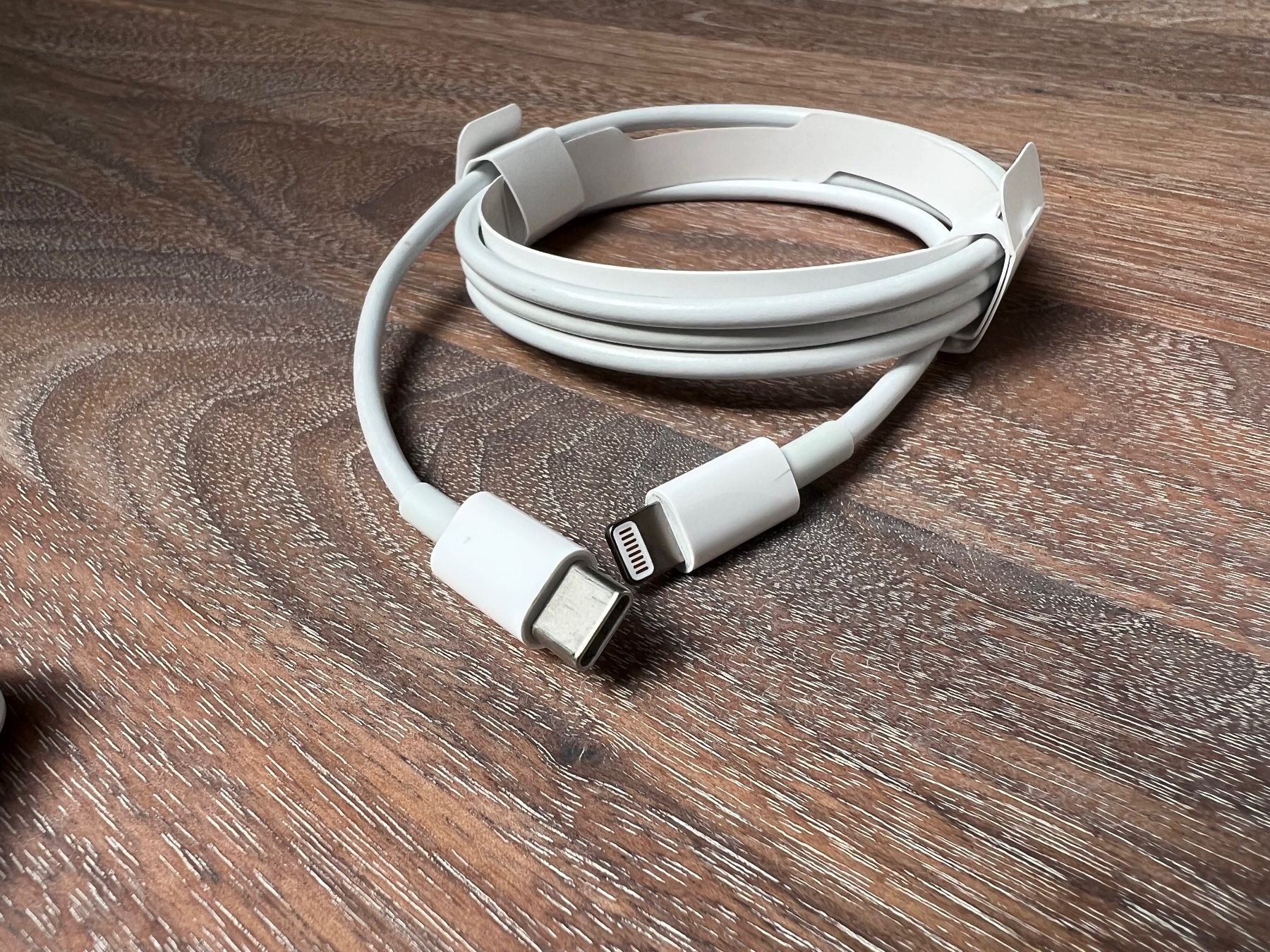 Apple Headsets: APPLE AirPods Pro 1st Gen Wireless Charging Case / Air Pods – Gebraucht aus Worb von  9