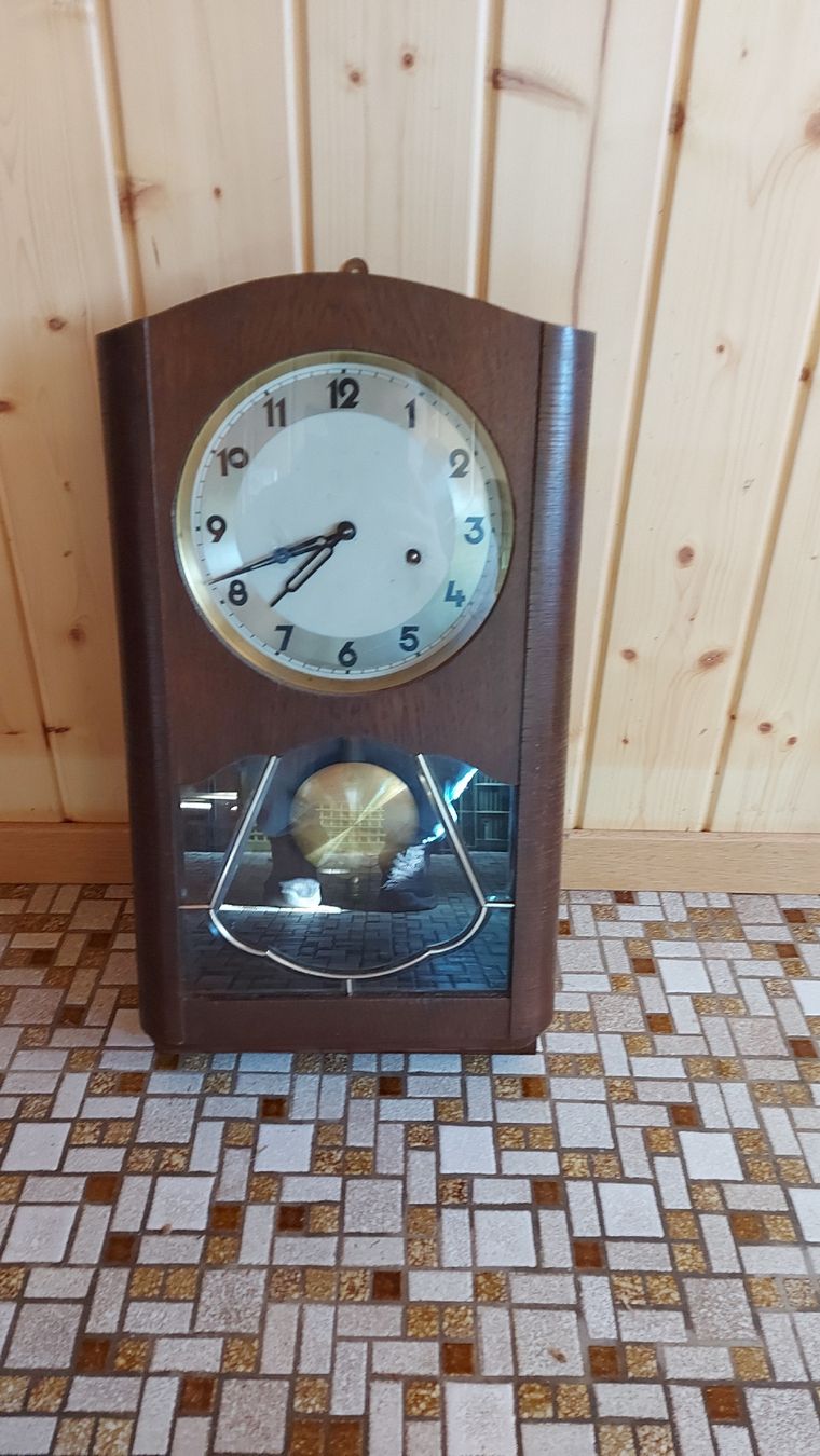 Orologi: Antike Wanduhr – Usato da Schwarzenegg venduto da babale