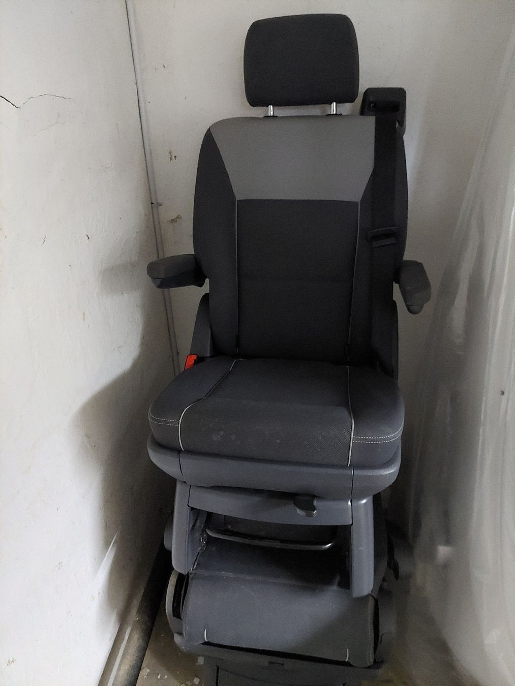 VW Accessori per altri veicoli: drehsitze vw t5.2 california – Usato da Ettingen venduto da Yumatara 1
