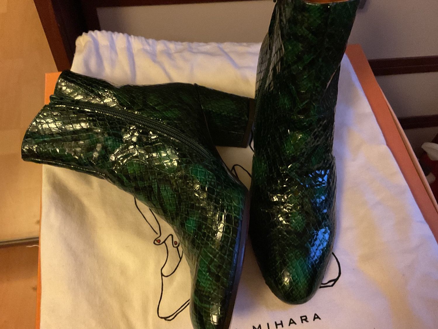 Chie Mihara Chaussures femmes: Chie Mihara Stiefeletten Grün Pythonmuster Neu Gr.40 – Neuf (Voir description) à Zuerich par SaTs-43 2