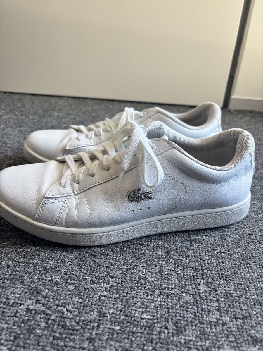 Lacoste Herrenschuhe: Baskets Lacoste carnaby blanches taille 38 EU 7 US – Gebraucht aus Ursy von vic_z5md 1