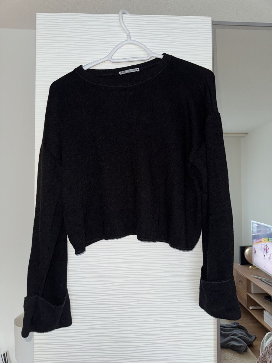 Zara Maglioni & Felpe: Schwarzer Zara Pullover mit Trompetenärmeln, Grösse M – Usato da Lachen SZ venduto da nathiisch