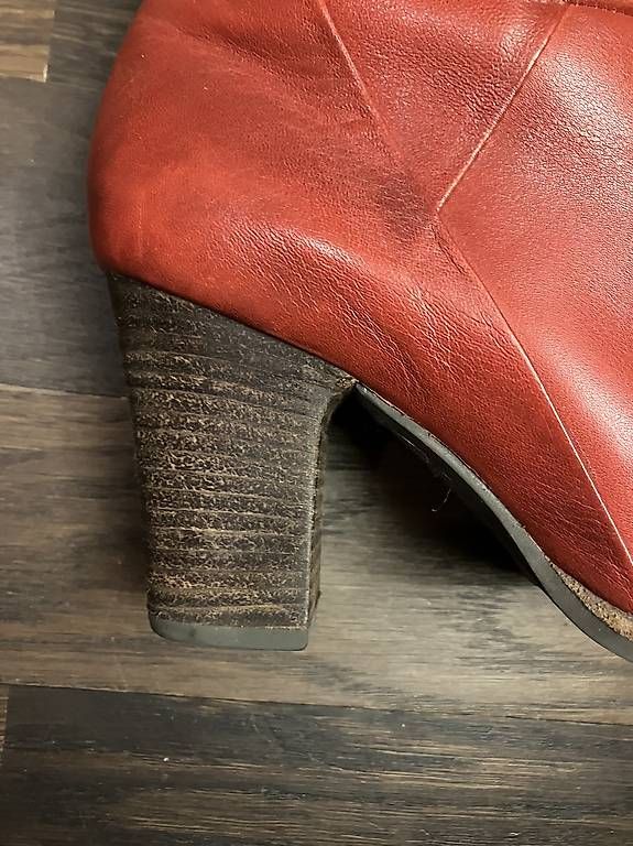 Chaussures femmes: Clarks Roter Stiefel Gr.38 – D'occasion à Lyss par stubenwagen 2