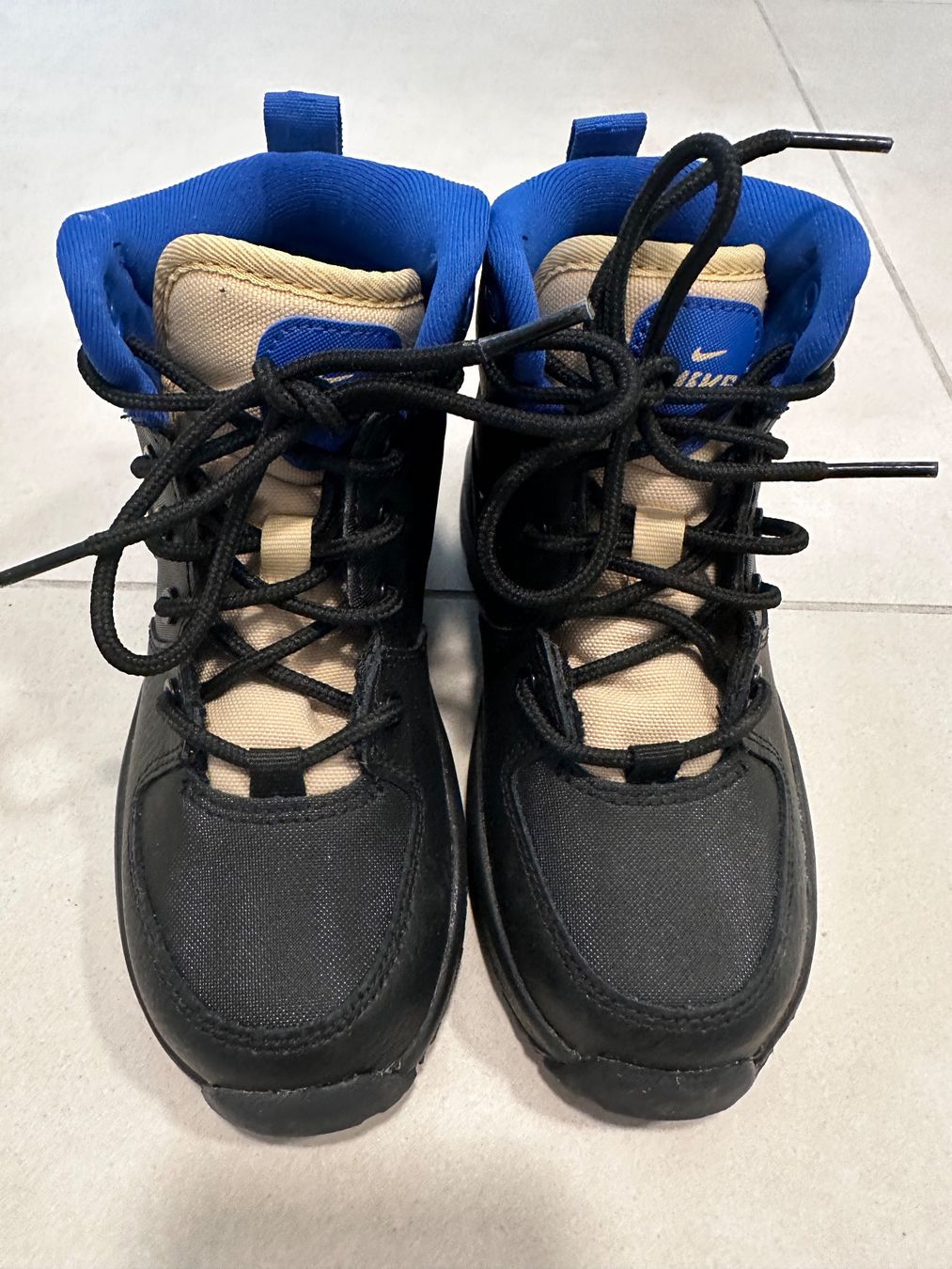 Nike Scarpe per ragazzi: Neue Nike Kinder Schuhe Gr.28 – Nuovo (secondo la descrizione) da Zürich venduto da bur_6jq9 2