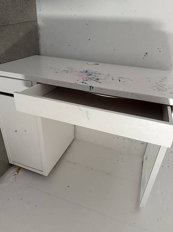 Schreibtische: Ikea Kinder Schreibtisch – Gebraucht aus Unterkulm von lulfaca