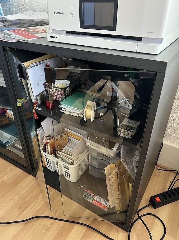 Kommoden: Sideboard mit 2 Glastüren – Gebraucht aus Lyss von tba_myd7 2