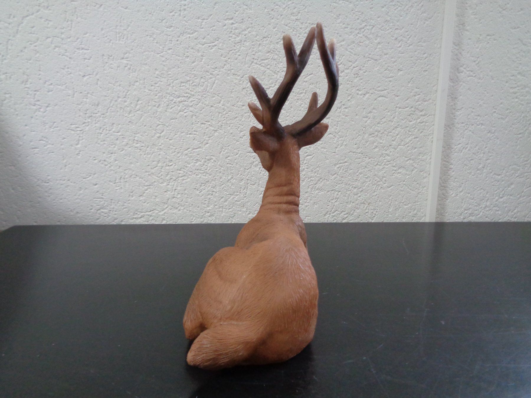 Statuette: Liegender Hirsch (20 cm) – Nuovo e nell'imballaggio originale da Langenbruck venduto da Gumsi 2