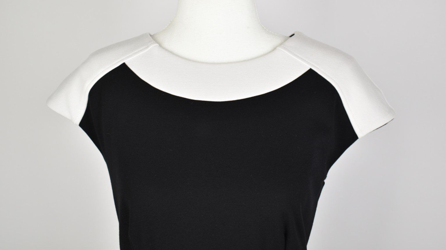 Escada Vestiti: Escada Kleid, Gr.34, schwarz/weiss, figurbetont – Usato da Nürensdorf venduto da 2ND_STORY 2